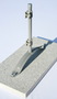 Combi-Stnder angeschraubt an Granitplatte mit 2x Verbindungs-Clip