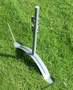 Aufstellung Combi-Stnder auf einem Rasen mit zwei Stabheringen schrg gegeneinander