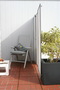 Windschutz auf einer Terrasse - vorne stabilisiert mit einem groen Pflanzgef ber 2x Wand-Clips