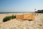 Premium Strandwindschutz 90 x 500 cm, Farbe uni sisal mit 4x Edelstahlstangen zur Stabilisierung